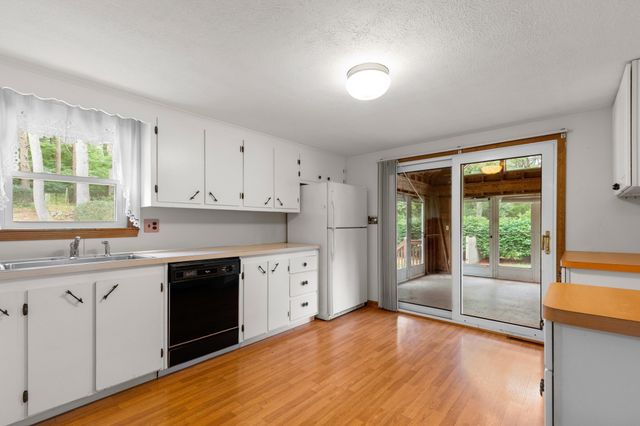 24 Fresh Pond Cir, Plymouth, MA 02360