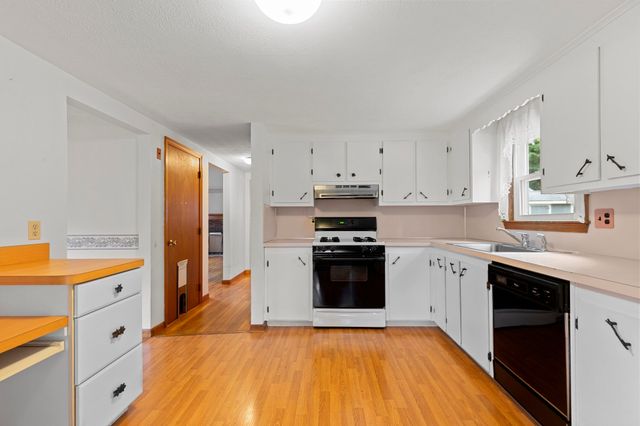 24 Fresh Pond Cir, Plymouth, MA 02360