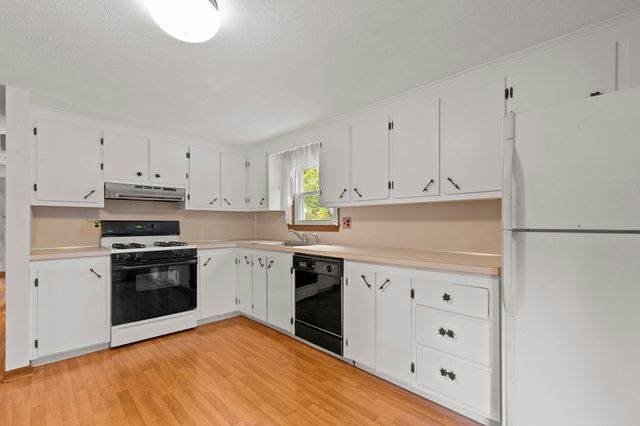 24 Fresh Pond Cir, Plymouth, MA 02360