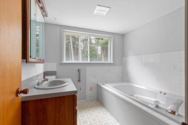 24 Fresh Pond Cir, Plymouth, MA 02360