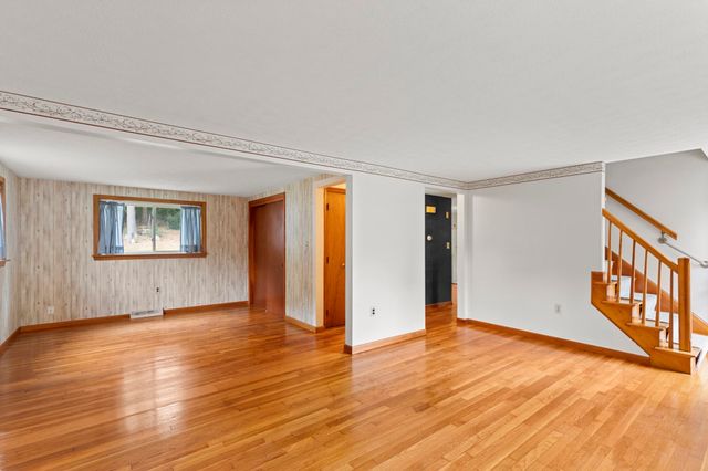 24 Fresh Pond Cir, Plymouth, MA 02360