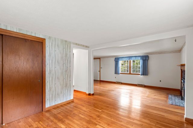 24 Fresh Pond Cir, Plymouth, MA 02360