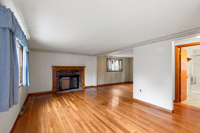 24 Fresh Pond Cir, Plymouth, MA 02360