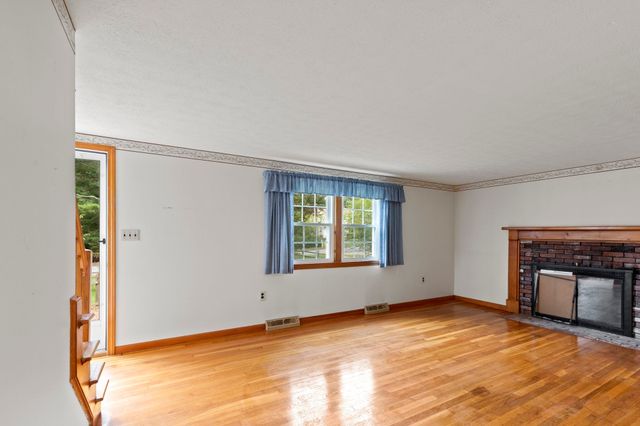 24 Fresh Pond Cir, Plymouth, MA 02360