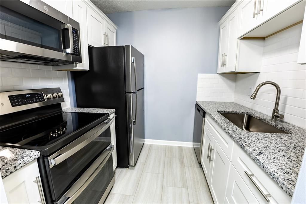 4518 Holly Street 37, Kansas City, MO 64111