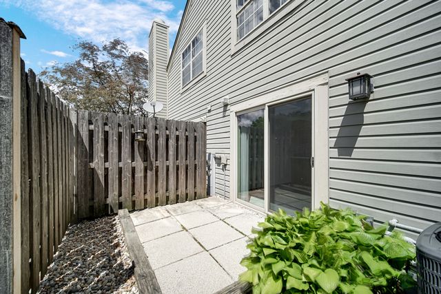 1040 N Knollwood Drive, Palatine, IL 60067