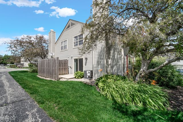 1040 N Knollwood Drive, Palatine, IL 60067