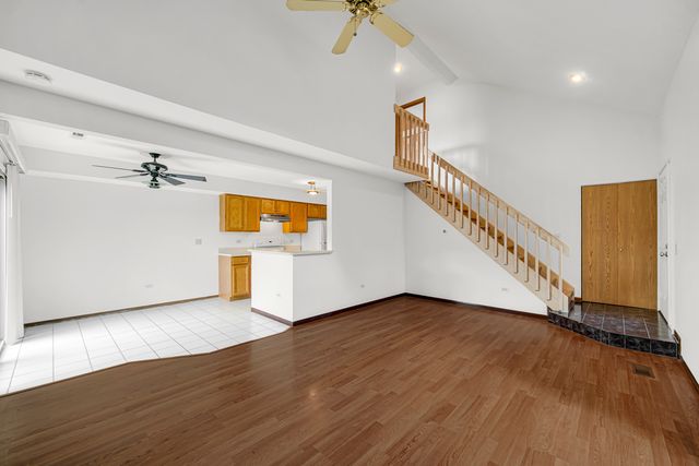 1040 N Knollwood Drive, Palatine, IL 60067