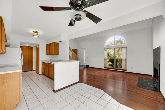 1040 N Knollwood Drive, Palatine, IL 60067