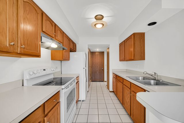 1040 N Knollwood Drive, Palatine, IL 60067