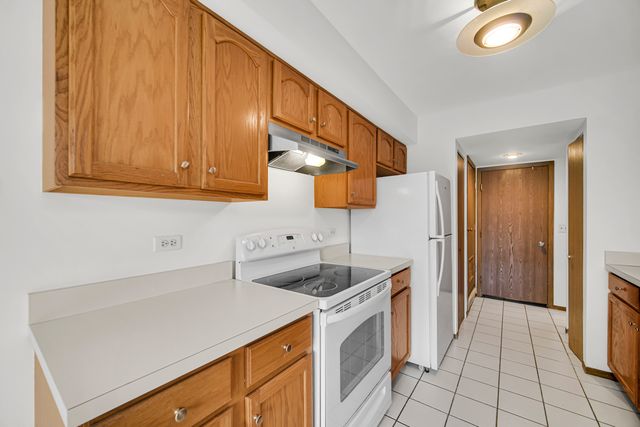 1040 N Knollwood Drive, Palatine, IL 60067