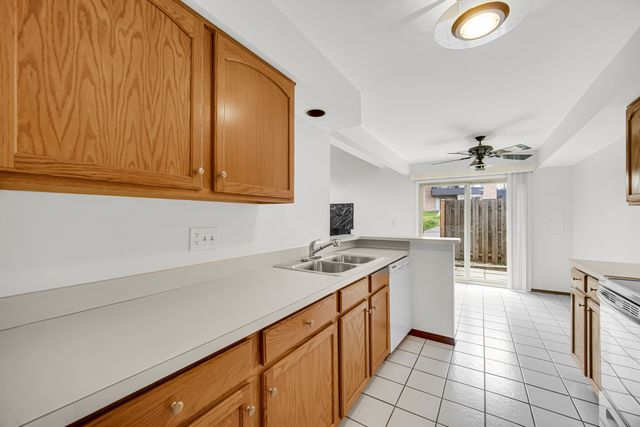 1040 N Knollwood Drive, Palatine, IL 60067