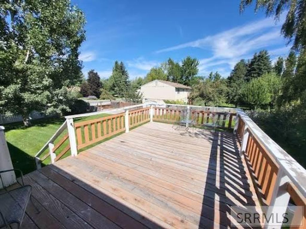 Image 4 of property listing at 1615 Parkwood Street, Idaho Falls, ID 83401
