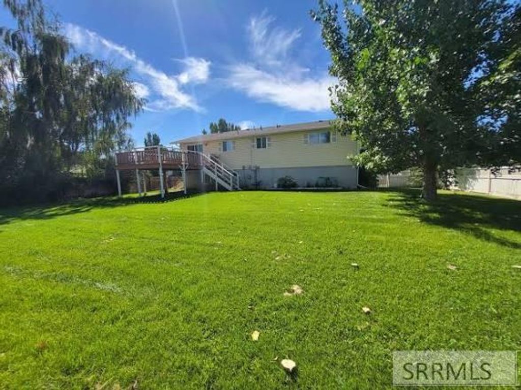 Image 5 of property listing at 1615 Parkwood Street, Idaho Falls, ID 83401