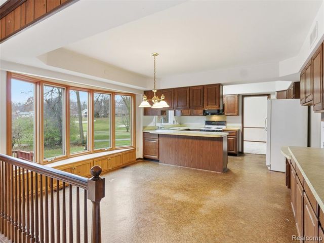1135 Hickory Hill Drive, Rochester Hills, MI 48309