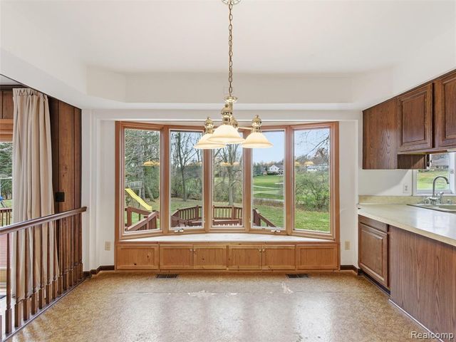 1135 Hickory Hill Drive, Rochester Hills, MI 48309