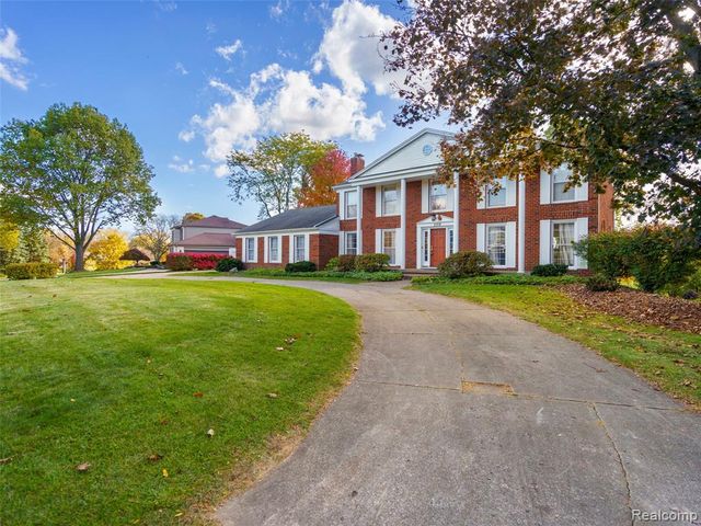 1135 Hickory Hill Drive, Rochester Hills, MI 48309