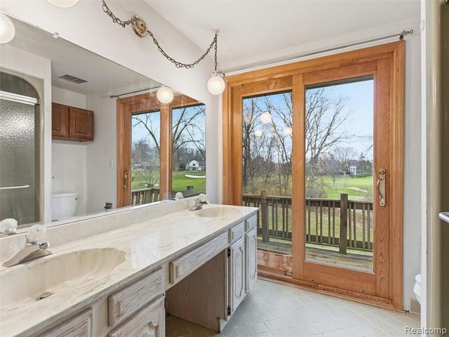 1135 Hickory Hill Drive, Rochester Hills, MI 48309