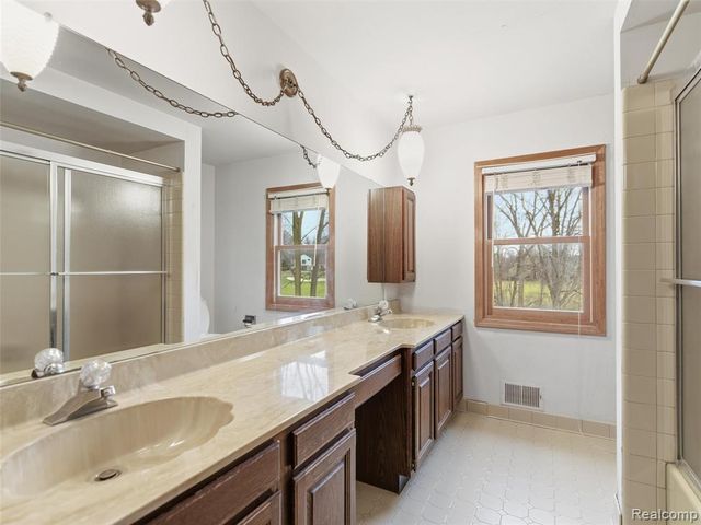 1135 Hickory Hill Drive, Rochester Hills, MI 48309