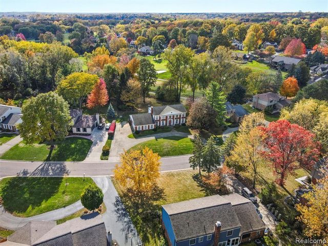 1135 Hickory Hill Drive, Rochester Hills, MI 48309