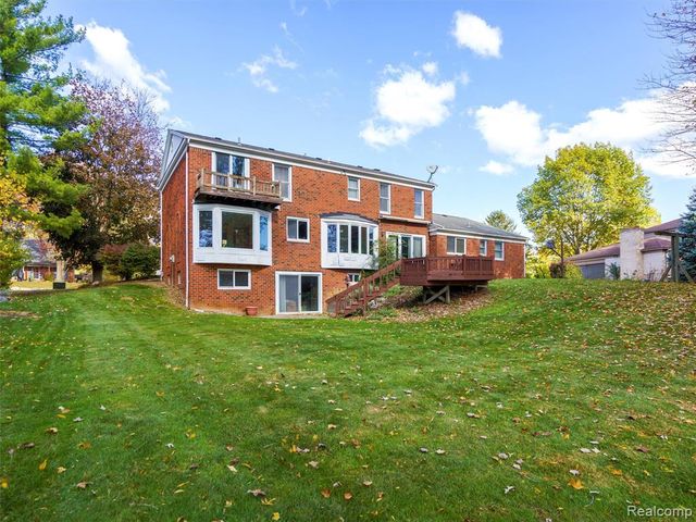 1135 Hickory Hill Drive, Rochester Hills, MI 48309