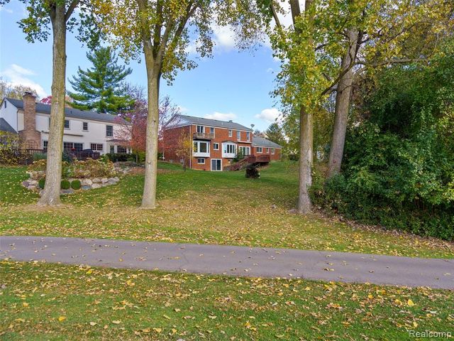 1135 Hickory Hill Drive, Rochester Hills, MI 48309