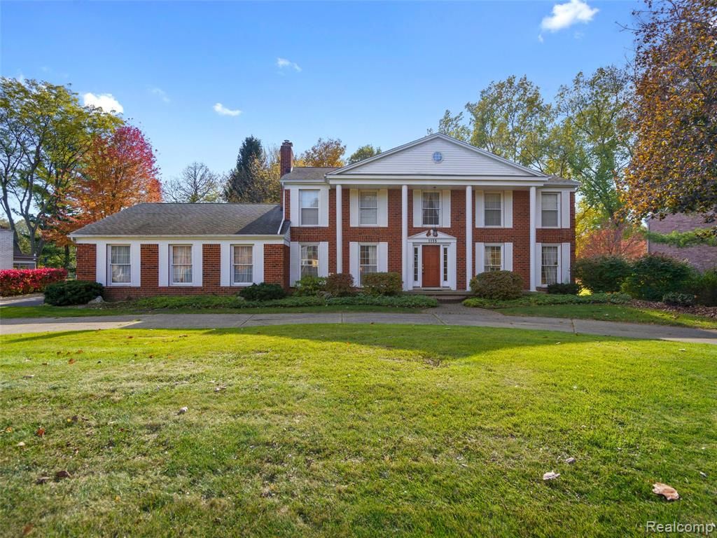 1135 Hickory Hill Drive, Rochester Hills, MI 48309