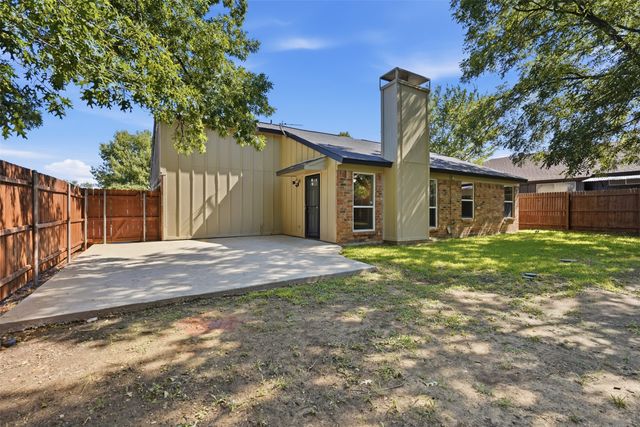 2606 Worth Forest Court, Arlington, TX 76016