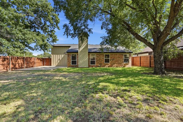 2606 Worth Forest Court, Arlington, TX 76016