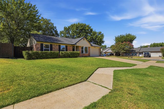 2606 Worth Forest Court, Arlington, TX 76016