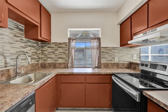 4220 NW 21st St 206, Lauderhill, FL 33313