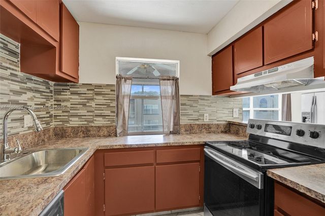 4220 NW 21st St 206, Lauderhill, FL 33313