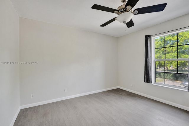 4220 NW 21st St 206, Lauderhill, FL 33313