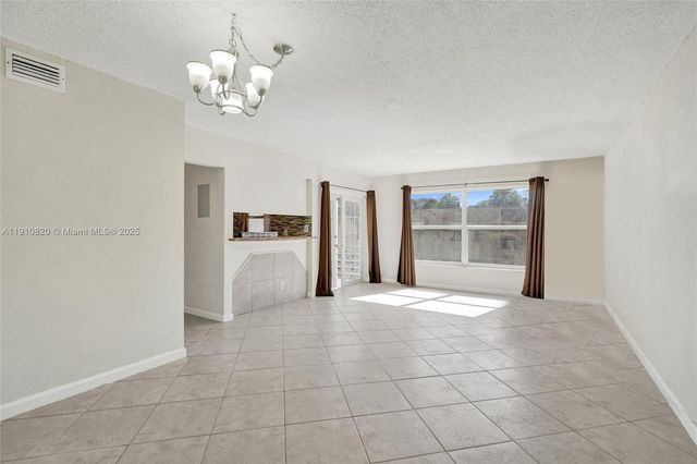 4220 NW 21st St 206, Lauderhill, FL 33313