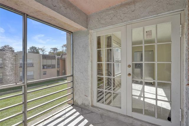 4220 NW 21st St 206, Lauderhill, FL 33313