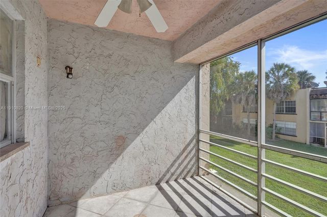 4220 NW 21st St 206, Lauderhill, FL 33313