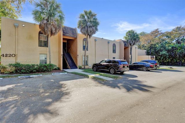 4220 NW 21st St 206, Lauderhill, FL 33313