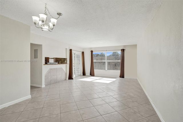 4220 NW 21st St 206, Lauderhill, FL 33313