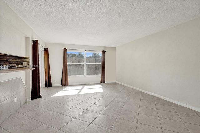 4220 NW 21st St 206, Lauderhill, FL 33313