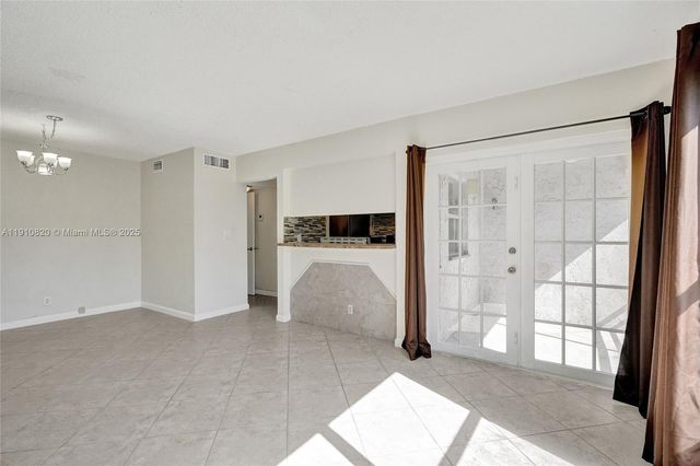 4220 NW 21st St 206, Lauderhill, FL 33313