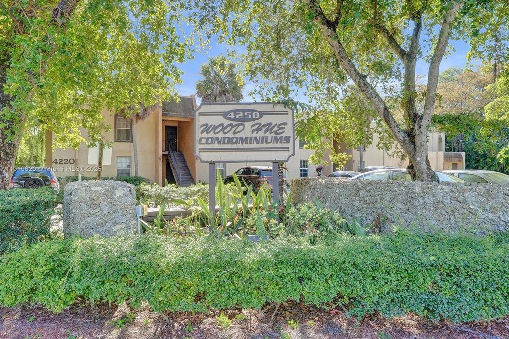 4220 NW 21st St 206, Lauderhill, FL 33313