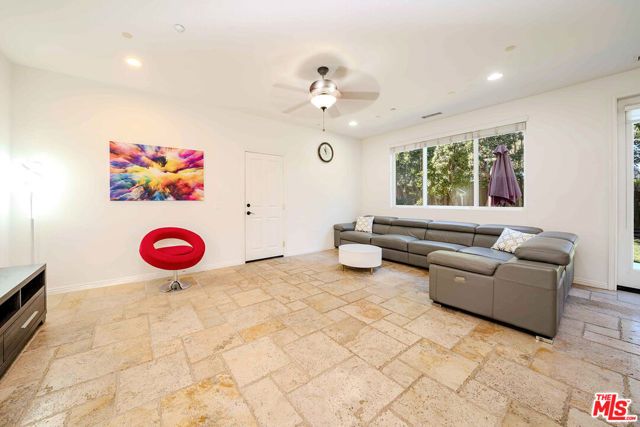 9849 Dreams Lane, San Fernando, CA 91345