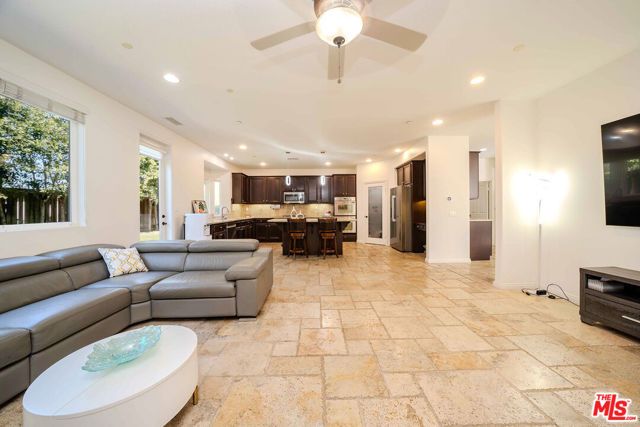 9849 Dreams Lane, San Fernando, CA 91345