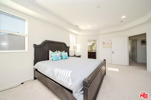 9849 Dreams Lane, San Fernando, CA 91345