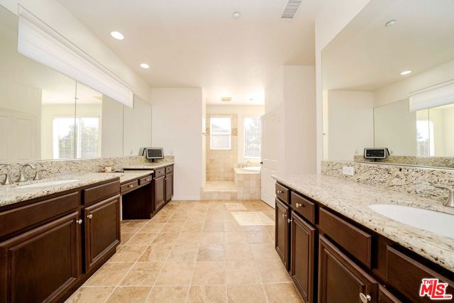 9849 Dreams Lane, San Fernando, CA 91345