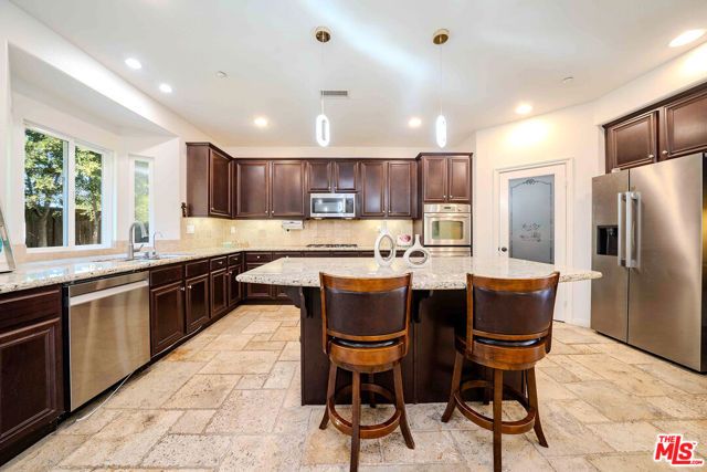 9849 Dreams Lane, San Fernando, CA 91345