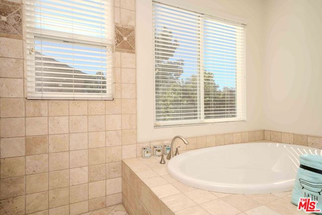 9849 Dreams Lane, San Fernando, CA 91345