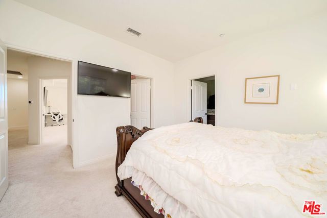 9849 Dreams Lane, San Fernando, CA 91345