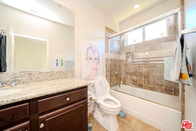 9849 Dreams Lane, San Fernando, CA 91345