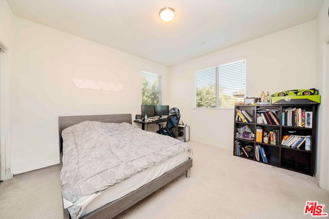 9849 Dreams Lane, San Fernando, CA 91345